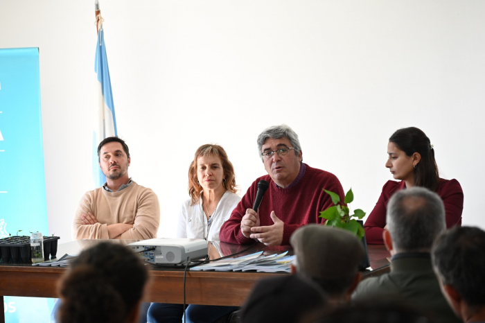 “MILEI DESTRUYE LA CIENCIA Y LA TECNOLOGÍA SIN IMPORTARLE EL FUTURO DEL PAÍS» “MILEI DESTRUYE LA CIENCIA Y LA TECNOLOGÍA SIN IMPORTARLE EL FUTURO DEL PAÍS»