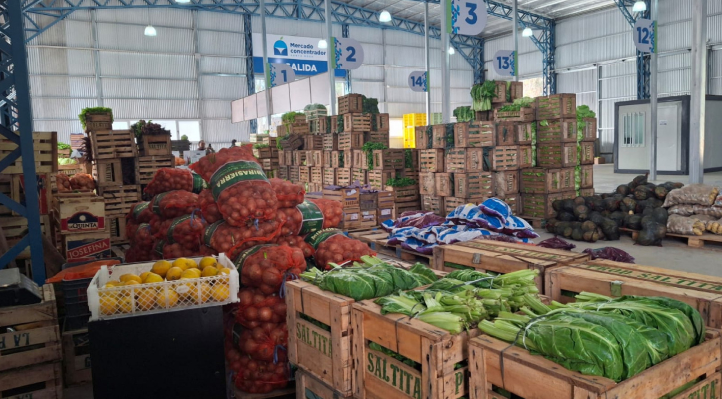 LA PAMPA: APOYO AL MERCADO CONCENTRADOR DE FRUTAS Y VERDURAS DE SANTA ROSA